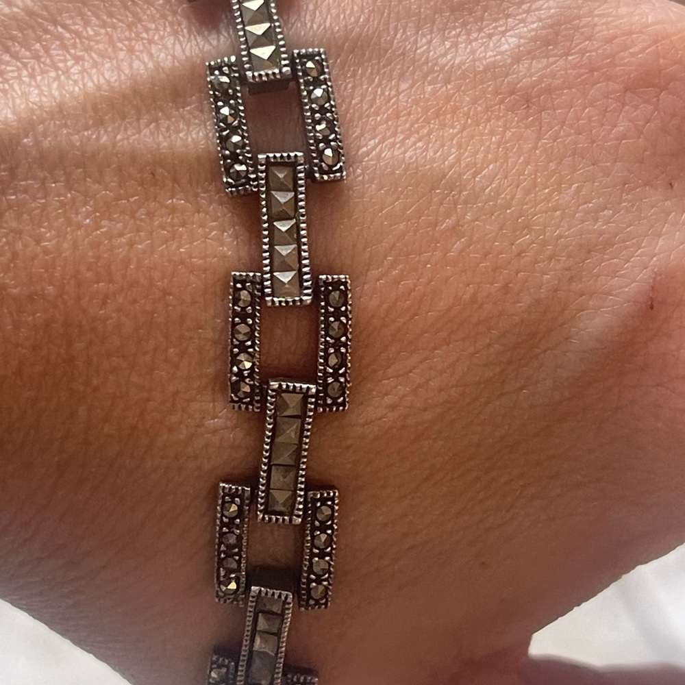 Elegant Sterling Silver 14” Marcasite Tank Track Design Necklace. - Picture 10 of 11